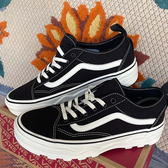 Vans Men’s Sentry Old Skool (Canvas) Black/Marshmallow
VN0A5KR3VQE
Sneakers - Picture 9 of 16